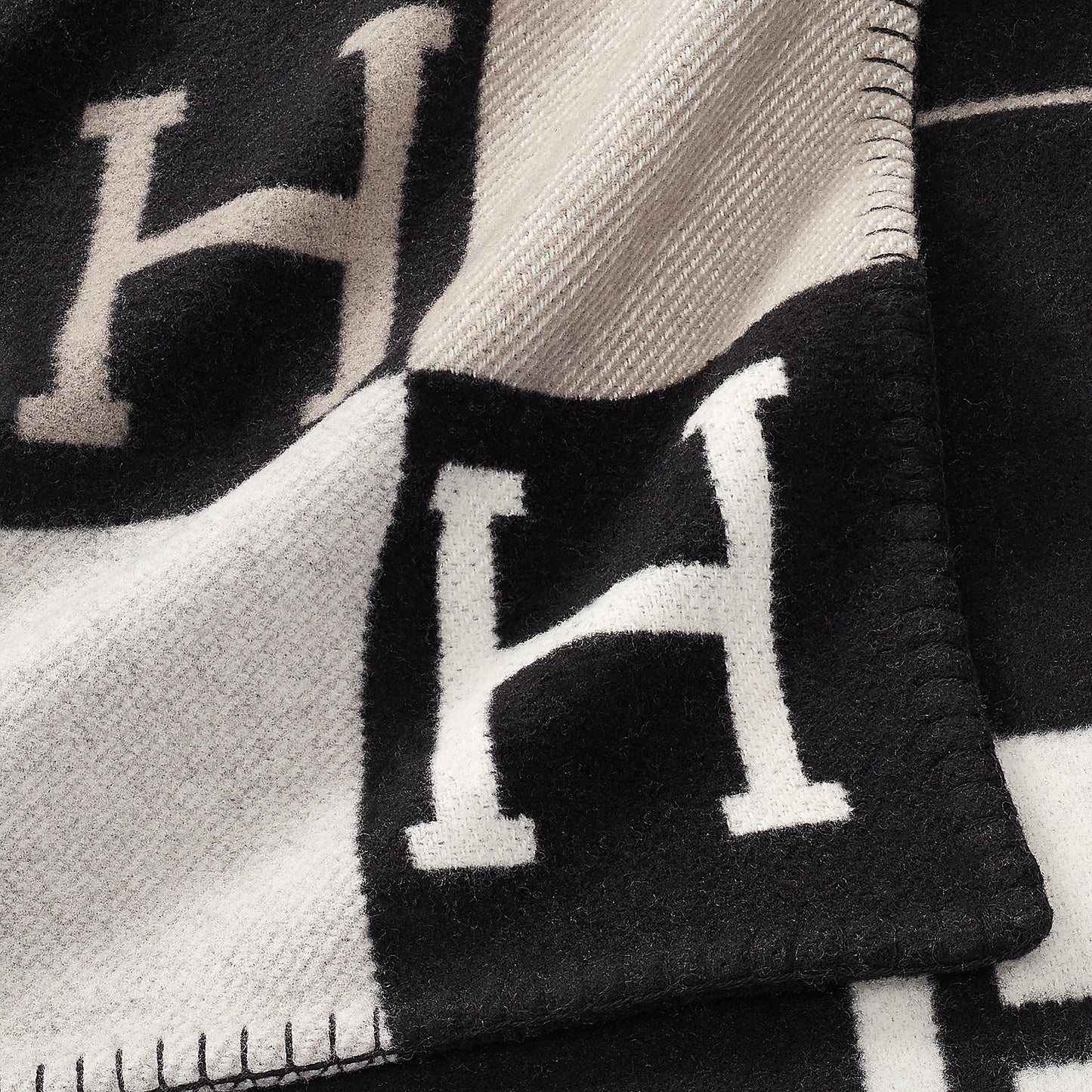 H Design Blanket | Dépaysement™